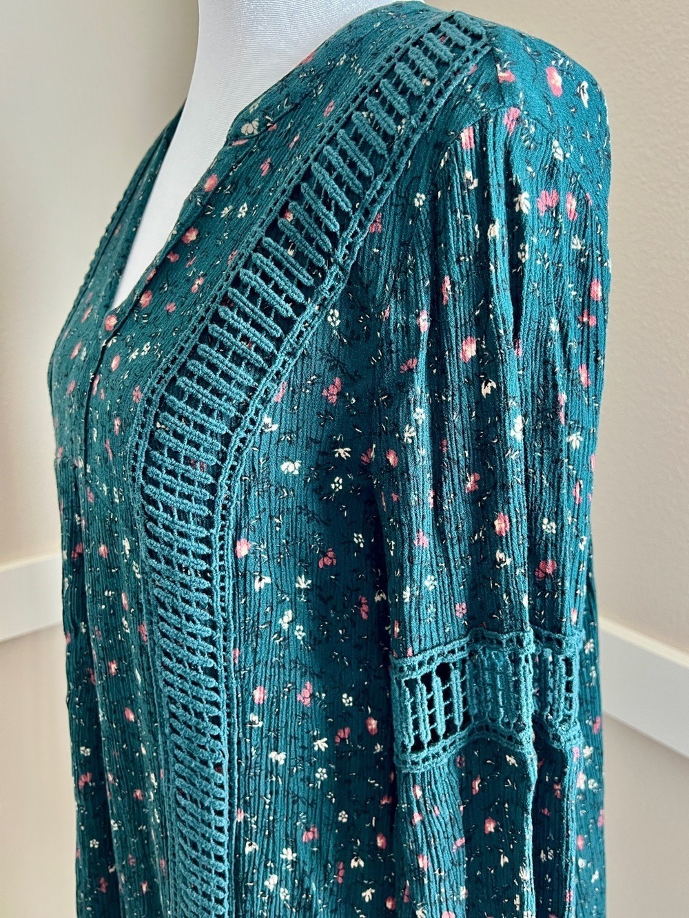 Knox Rose Hunter Green Ditsy Floral Boho Bishop Sleeve Mini Dress - Size M - Picture 4 of 8
